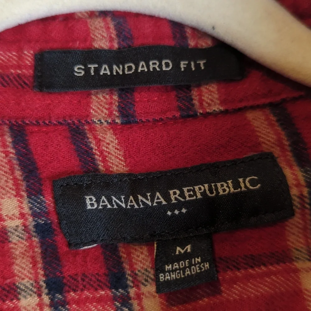 Banana Republic Men's Red Plaid Flannel Button Down‎ Standard Fit Shirt Size M